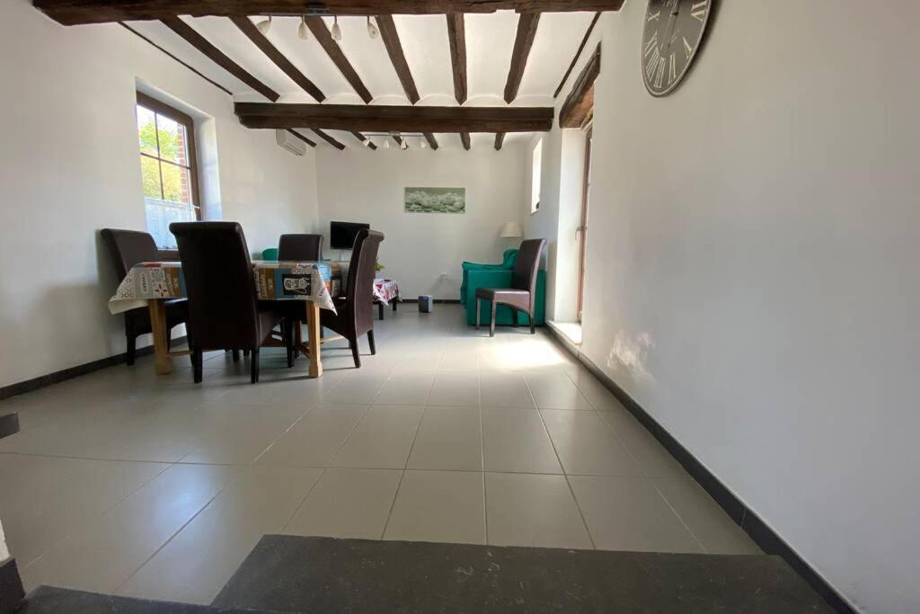 La Petite Maison Bienne-lez-Happart Extérieur photo