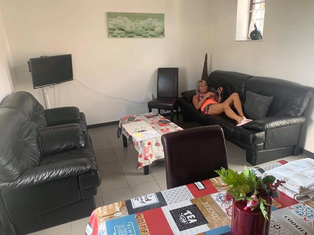 La Petite Maison Bienne-lez-Happart Extérieur photo